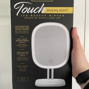 LED MAKEUP MIRROR. Great Holiday Gift!!